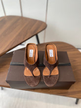 ALAIA WEDGE THONG SANDALS 25S IN BROWN SUEDE